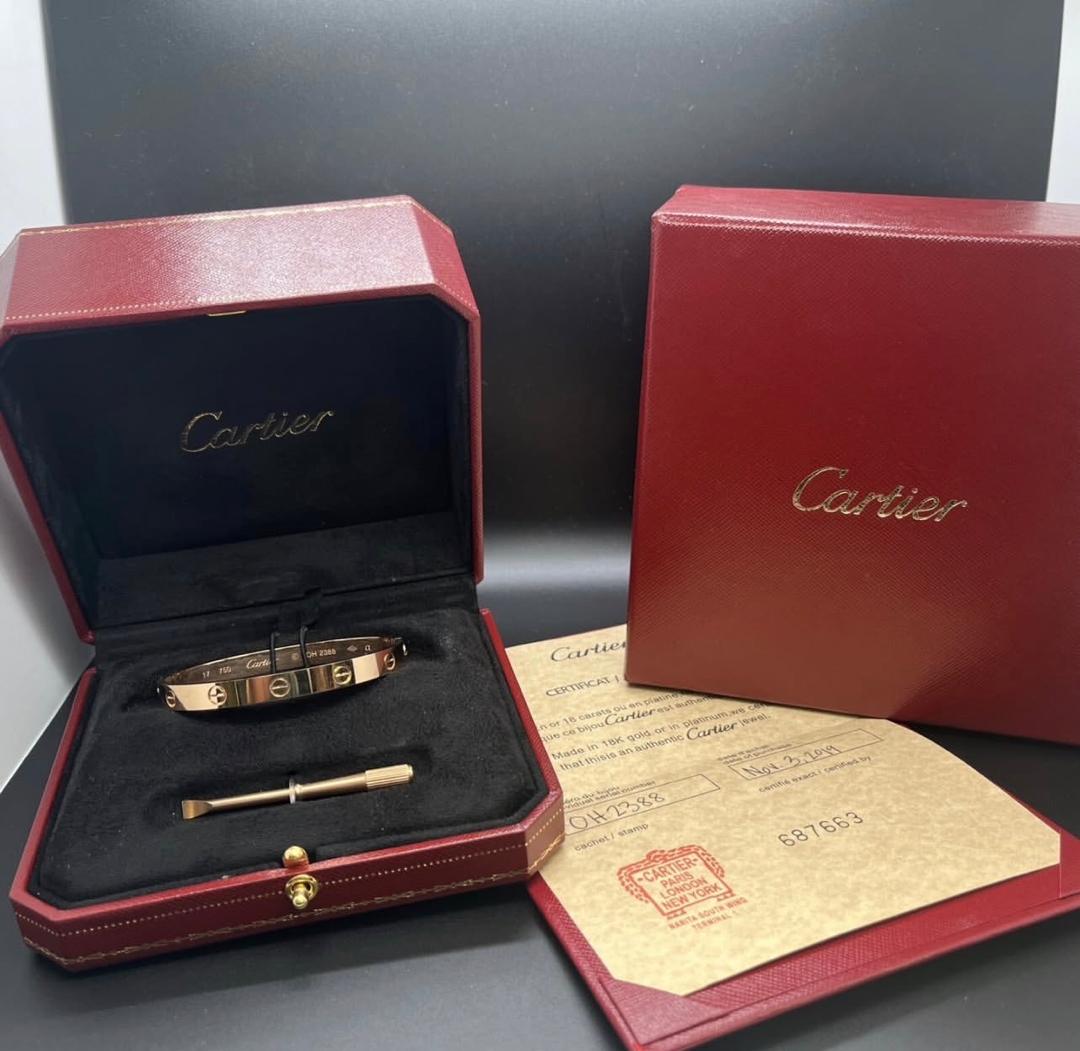 Bracelet Cartier Love en or rose 18 carats, taille 17, ensemble complet